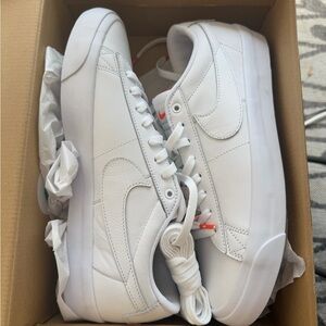 Nike SB Blazer White Low-Top Skate Sneakers with Orange Lace Tip